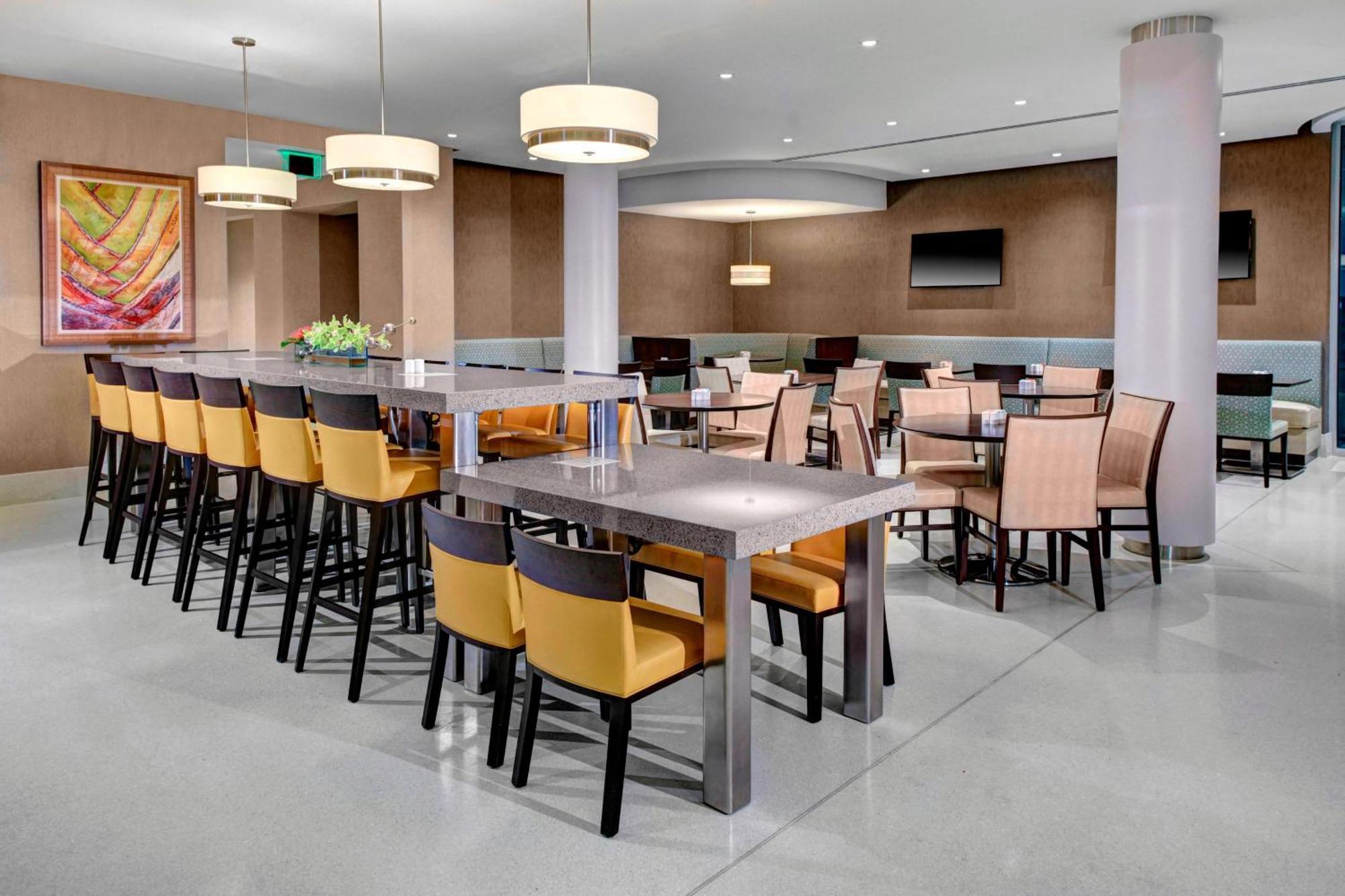 レジデンス イン マイアミビーチ サーフサイド Surfside エクステリア 写真