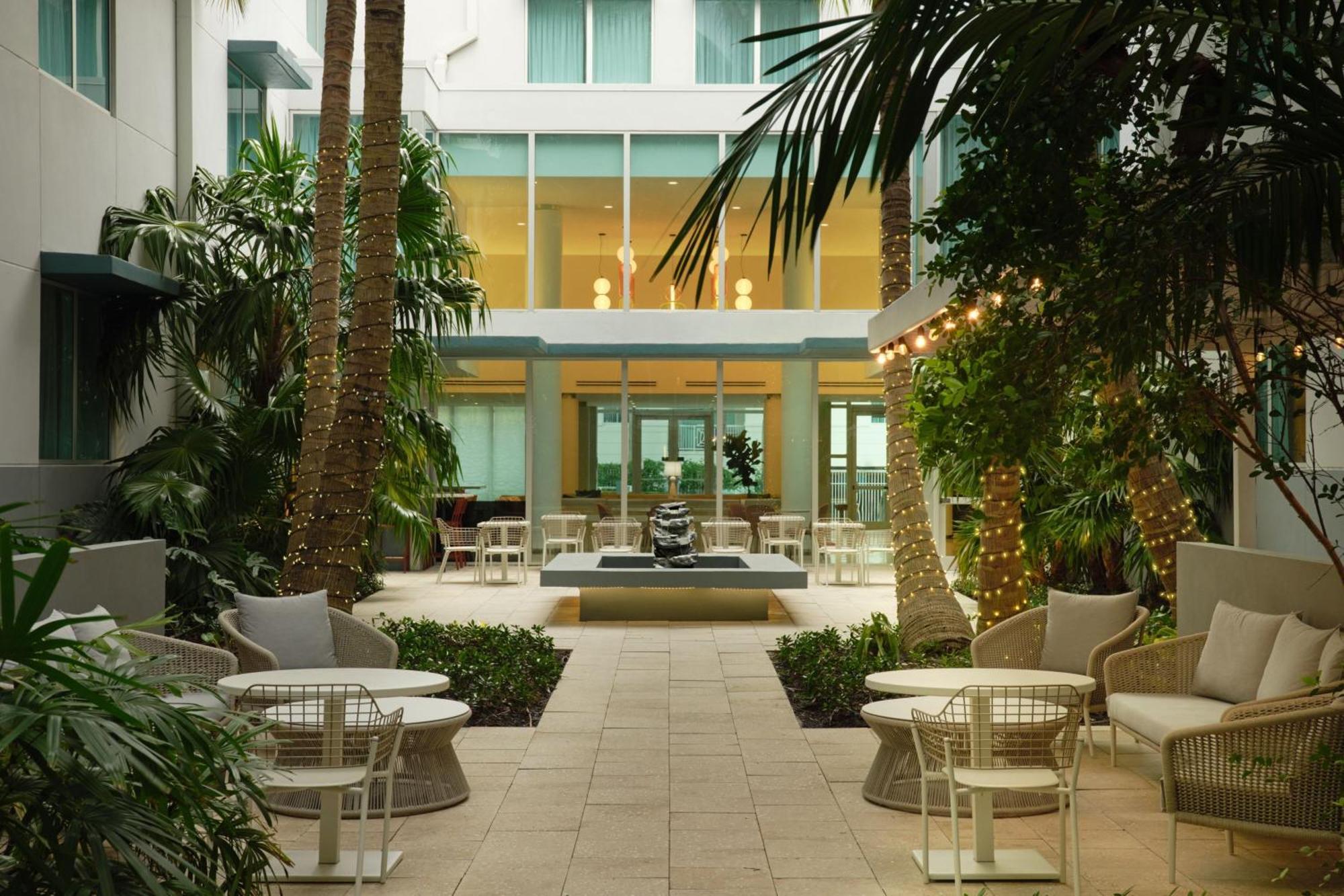 レジデンス イン マイアミビーチ サーフサイド Surfside エクステリア 写真